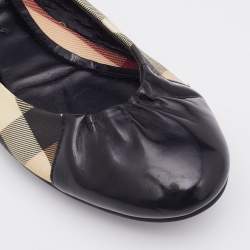 مملوكة مسبقًا Burberry Beige/Black Nova Check PVC And Patent Leather Scrunch Ballet Flats Size 37
