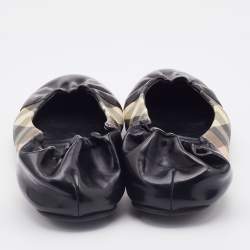 مملوكة مسبقًا Burberry Beige/Black Nova Check PVC And Patent Leather Scrunch Ballet Flats Size 37