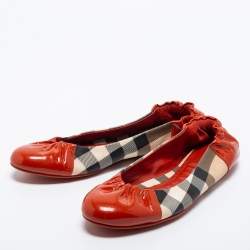 Pre Owned Burberry Orange Patent Leather and Nova Check Canvas Scrunch Ballet Flats Size 40.5