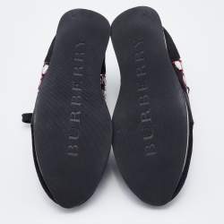 Pre Owned حذاء رياضي بربري منخفض من أعلى مرصع ساتان وسويدي عنابي مقاس 38