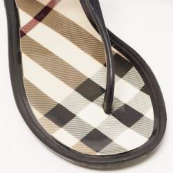 مملوكة مسبقًا Burberry Black Nova Check PVC Thong Ankle Strap Flats Size 41