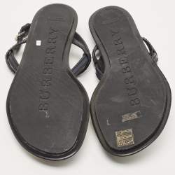 مملوكة مسبقًا Burberry Blue/Black Leather and Check Canvas Thong Ankle Strap Flat Sandals Size 41