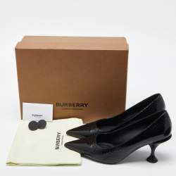 مملوكة مسبقًا  Burberry Black Watersnake Leather Pointed Toe Wellton Pumps Size 38