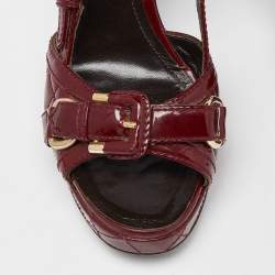مملوكة مسبقًا Burberry Burgundy Quilted Patent Leather Buckle Detail Platform Slingback Sandals Size 37
