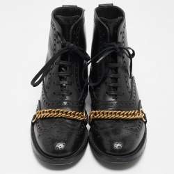 مملوكة مسبقًا Burberry Black Brogue Leather Barksby Chain Detail Ankle Boots Size 40