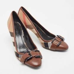مملوكة مسبقًا Burberry Brown/Beige Leather and House Check Canvas Buckle Detail Pumps Size 36