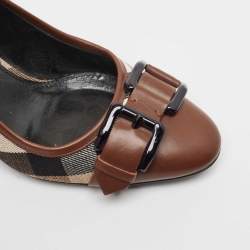 مملوكة مسبقًا Burberry Brown/Beige Leather and House Check Canvas Buckle Detail Pumps Size 36