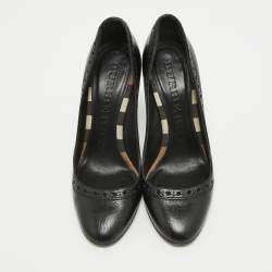 مملوكة مسبقًا Burberry Black Brogue Leather Pumps Size 38