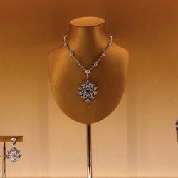 مملوكة مسبقًا Bulgari High Jewelry Fan Pendant Necklace White Gold Full Diamond