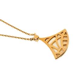 Pre Owned Bvlgari Divas' Dream Diamond Mother of Pearl 18K Yellow Gold Necklace