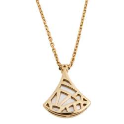 Pre Owned Bvlgari Divas' Dream Mother of Pearl Diamond 18K Yellow Gold Pendant Necklace