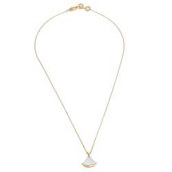 Pre Owned Bvlgari Divas' Dream Mother of Pearl Diamond 18K Yellow Gold Pendant Necklace