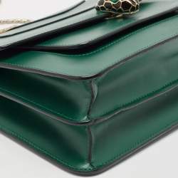 مملوكة مسبقًا Bvlgari Green Leather Medium Serpenti Forever Shoulder Bag