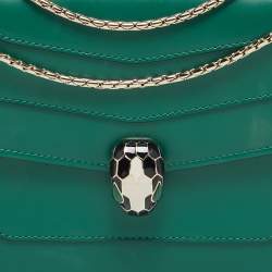 مملوكة مسبقًا Bvlgari Green Leather Medium Serpenti Forever Shoulder Bag