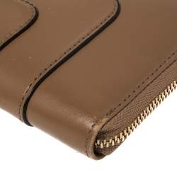 Pre Owned Bvlgari Beige Leather Serpenti Forever Wallet