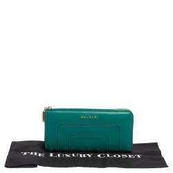 Pre Owned Bvlgari Green Leather Serpenti Forever Wallet