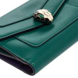 Pre Owned Bvlgari Green Leather Serpenti Forever Bifold Wallet