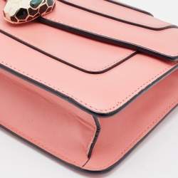 مملوكة مسبقًا حقيبة كروس بلغاري سيربينتي فوريفر جلد أخضر لامع