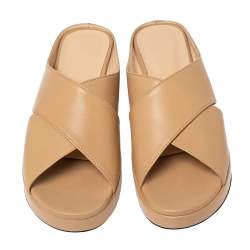 مم�لوكة مسبقًا صندل سلايد باي فار ايغي جلد نود مقاس 38