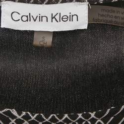 مملوكة مسبقًا توب كالفن كلاين شبكي مطبوع أسود بدون أكمام مقاس صغير