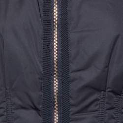 Pre Owned سترة سي إتش كارولينا هيريرا بلا أكمام زرقاء داكنة صناعية بسحاب أمامي مقاس متوسط