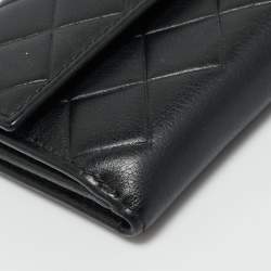 Pre Owned Carolina Herrera Black Quilted Leather Flap Compact Wallet