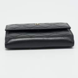 Pre Owned Carolina Herrera Black Quilted Leather Flap Compact Wallet