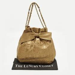 مملوكة مسبقًا Carolina Herrera Bow Gold Monogram Embossed Leather Bucket Bag