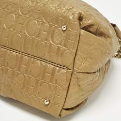 مملوكة مسبقًا Carolina Herrera Bow Gold Monogram Embossed Leather Bucket Bag