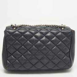 مملوكة مسبقًا Carolina Herrera Logo Flap Navy Blue Quilted Leather Shoulder Bag
