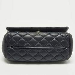 مملوكة مسبقًا Carolina Herrera Logo Flap Navy Blue Quilted Leather Shoulder Bag