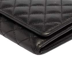 Pre Owned Carolina Herrera Black Quilted Leather Flap Wallet
