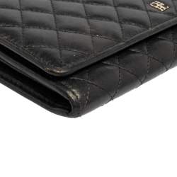 Pre Owned Carolina Herrera Black Quilted Leather Flap Wallet