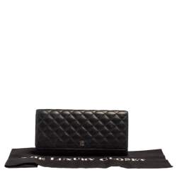 Pre Owned Carolina Herrera Black Quilted Leather Flap Wallet