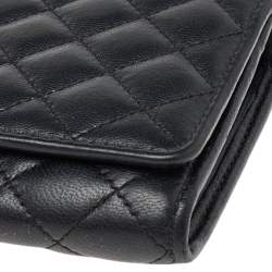 Pre Owned Carolina Herrera Black Quilted Leather Flap Wallet