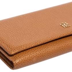 Pre Owned Carolina Herrera Tan Grained Leather Flap Continental Wallet