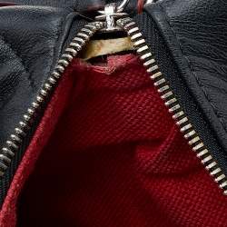 Pre Owned Carolina Herrera Black Quilted Leather Front Zip Crossbody Bag