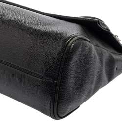 Pre Owned حقيبة كارولينا هيريرا مينويتو قلاب يد علوية جلد أسود 