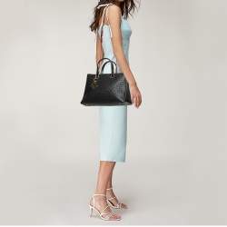 Pre Owned حقيبة يد توتس سي إتش كارولينا هيريرا دوتشيس جلد أسود منقوش