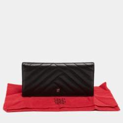Pre Owned Carolina Herrera Black Chevron Quilted Leather Bifold Continental Wallet