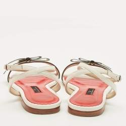 مملوكة مسبقًا حذاء فلات ساندرز كارولينا هيريرا بو جلد أبيض بحزام للكاحل مقاس 37