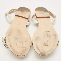 مملوكة مسبقًا حذاء فلات ساندرز كارولينا هيريرا بو جلد أبيض بحزام للكاحل مقاس 37