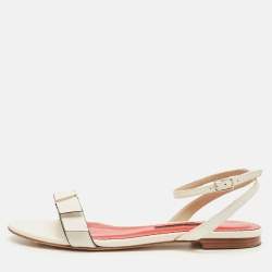 مملوكة مسبقًا حذاء فلات ساندرز كارولينا هيريرا بو جلد أبيض بحزام للكاحل مقاس 37