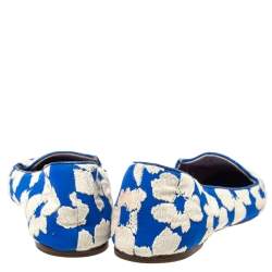 Pre Owned Carolina Herrera Blue/White Floral Embroidered Fabric Smoking Slipper Size 37