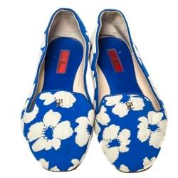 Pre Owned Carolina Herrera Blue/White Floral Embroidered Fabric Smoking Slipper Size 37