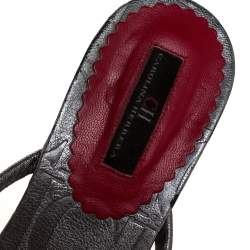 Pre Owned Carolina Herrera Metallic Grey Leather Logo Bow Thong Sandals Size 39