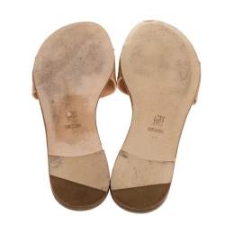 Pre Owned صندل سلايد فلات كارولينا هيريرا مزين فيونكة جلد لامع منقوش شعار لاماركة سي أتش بارز بيج مقاس 41