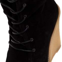 مملوكة مسبقًا حذاء بوت منتصف ساق كارولينا هيريرا رباط علوي و نعل سميك و كعب روكي مطاط و سويدي أسود مقاس 38