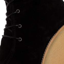 مملوكة مسبقًا حذاء بوت منتصف ساق كارولينا هيريرا رباط علوي و نعل سميك و كعب روكي مطاط و سويدي أسود مقاس 38