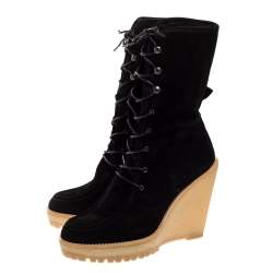 مملوكة مسبقًا حذاء بوت منتصف ساق كارولينا هيريرا رباط علوي و نعل سميك و كعب روكي مطاط و سويدي أسود مقاس 38